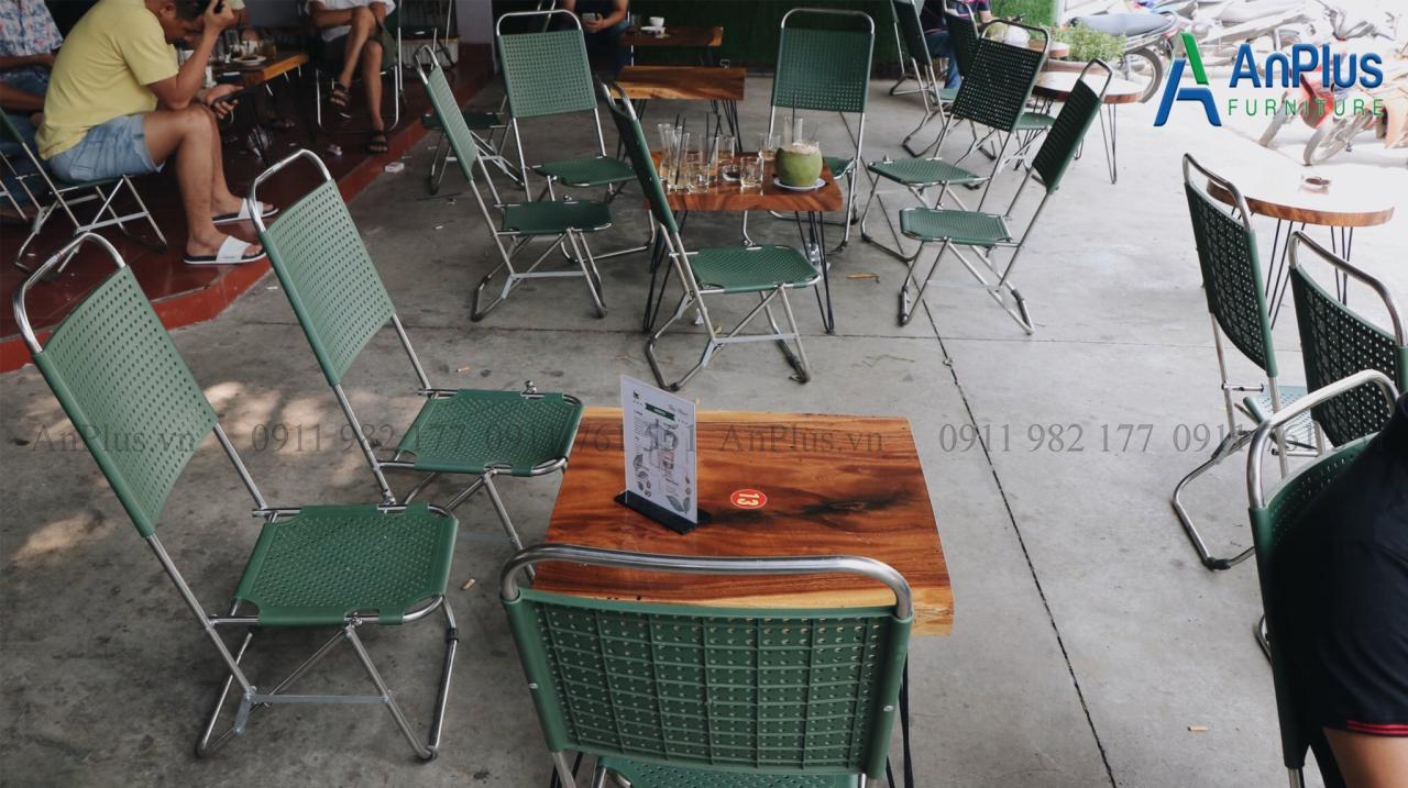 bàn nguên tấm quán cafe
