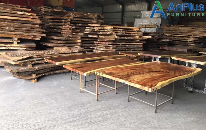 Kho xưởng sản xuất bàn gỗ tự nhiên nguyên tấm