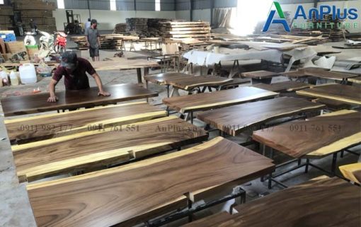 Xưởng sản xuất bàn gỗ nguyên tấm