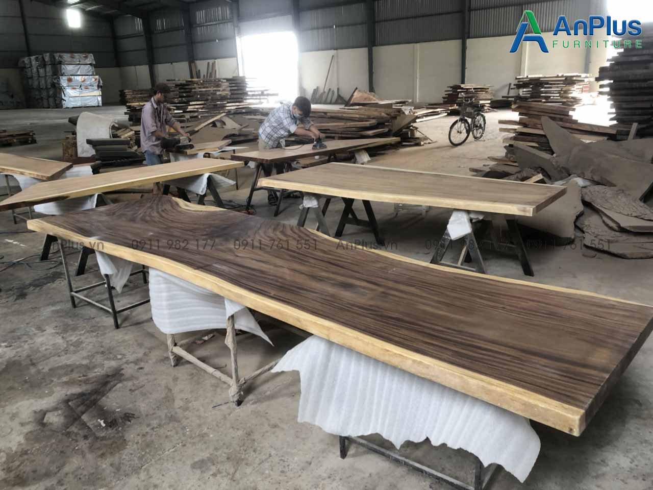 Xưởng sản xuất bàn gỗ nguyên tấm me tây 02