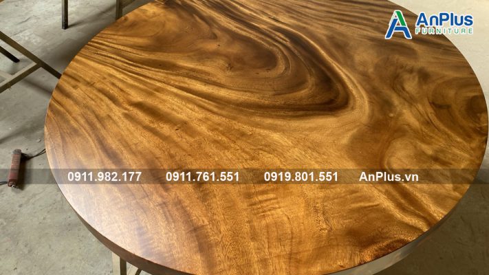 Bàn gỗ nguyên tấm cho quán cà phê phong cách