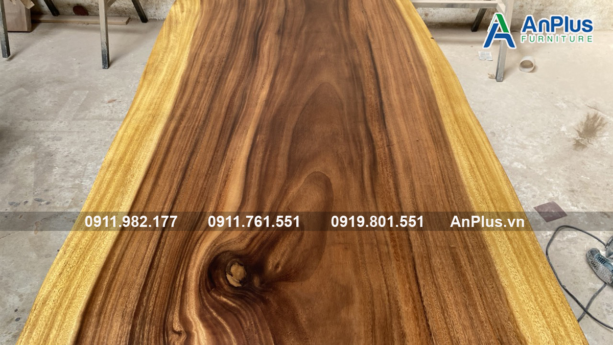 Mẫu bàn gỗ nguyên tấm cho quán cà phê