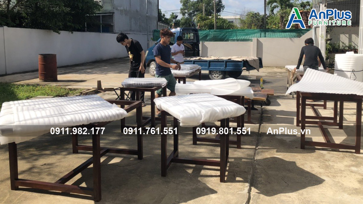 Bàn gỗ me tây quán cafe phong cách mộ