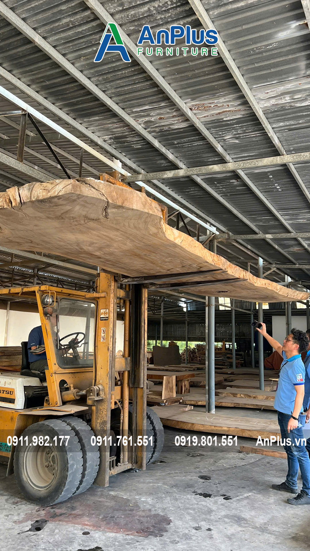 Khách nghiệm thu cung cấp mặt bàn gỗ me tây giá xưởng